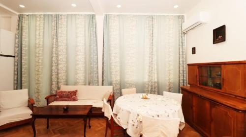 City Center Charm Family Apartment By Wehost