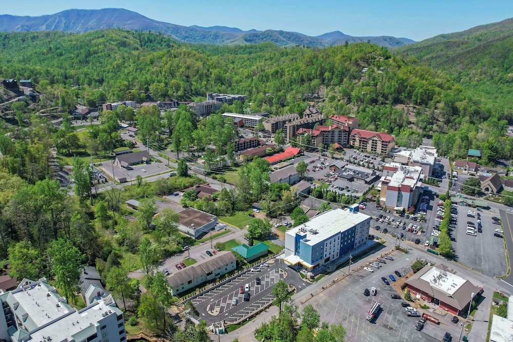 Comfort Suites Gatlinburg Downtown Convention Center - photo 98