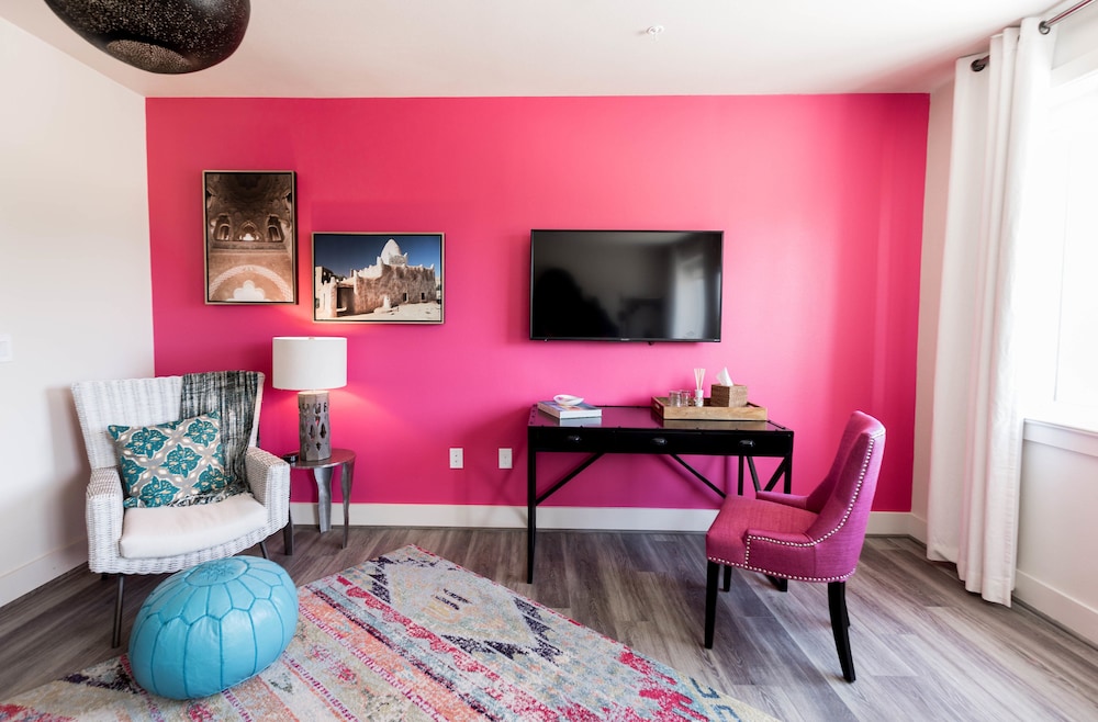Bishop Arts Hotel by Qresorts. - photo 18