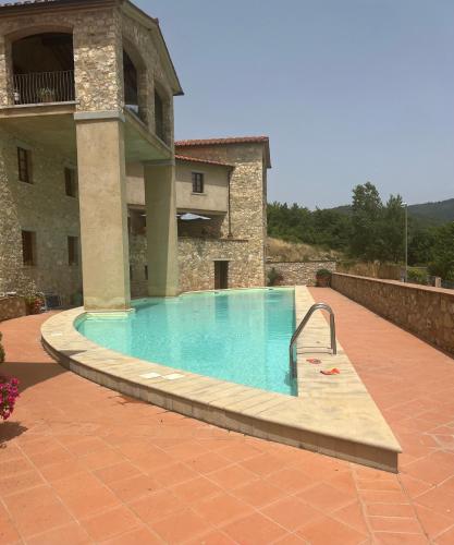 House in Tuscany Casa La Scala — 4-Star Luxury Hotel in Gaiole In Chianti, Italy