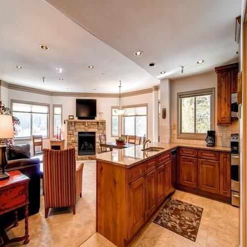 Village At Breckenridge Chateaux By Pinnacle Lodging — hotel in Breckenridge