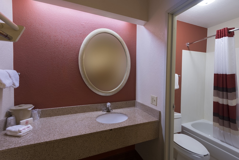 Red Roof Inn Dayton North Airport - photo 15