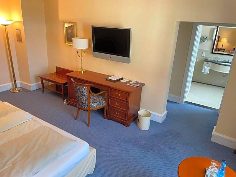 Schloss Neutrauchburg — 4-Star Luxury Hotel in Isny, Germany