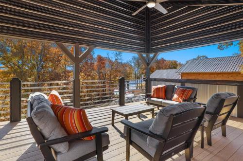 The Oriole Nature Escape 3 Miles to Dam in Eureka Springs, United States