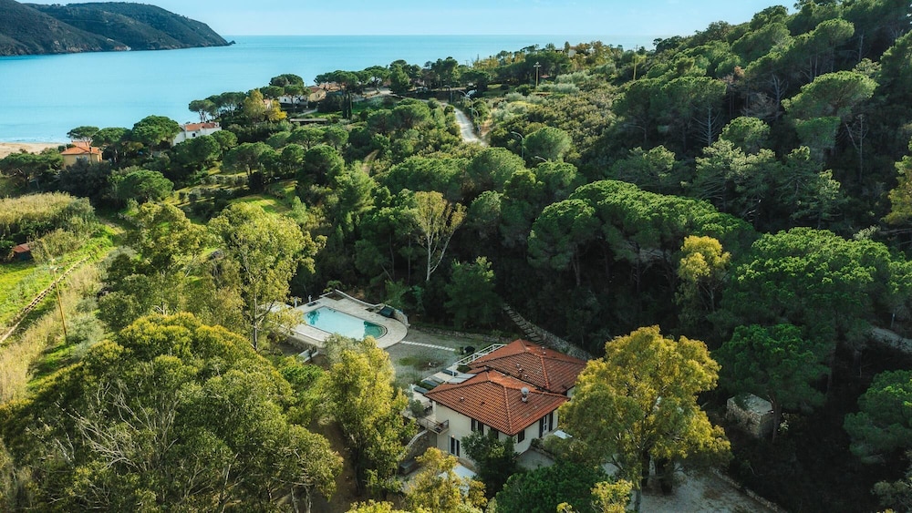 Villa Laconella 8 4 — 4-Star Luxury Hotel in Capoliveri, Italy