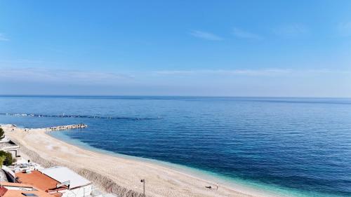 N276 Numana bilocale fronte Spiaggiola con piscina — 4-Star Luxury Hotel in Numana, Italy