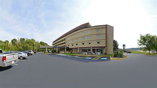 Days Inn by Wyndham Oil City Conference Center - photo 4