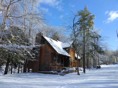Rippling Waters Close To Timberline Ski Slopes 21123352 — Cortland