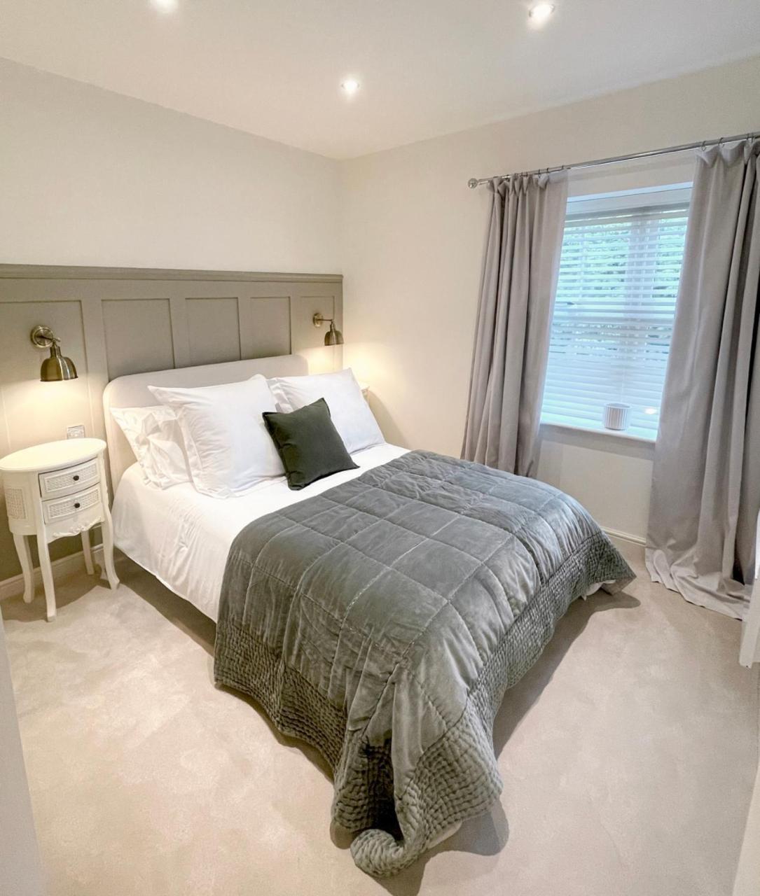 Yarm Luxury Apartments Bank House private gated carpark — 4-Star Luxury Hotel in Yarm, United Kingdom