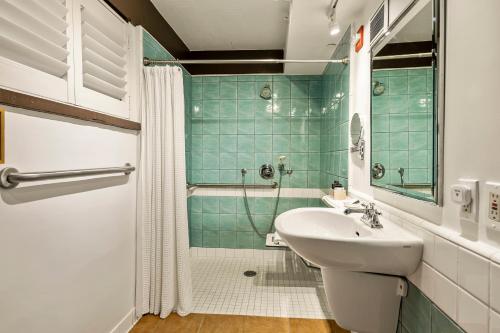 El Pueblo Inn - photo 63