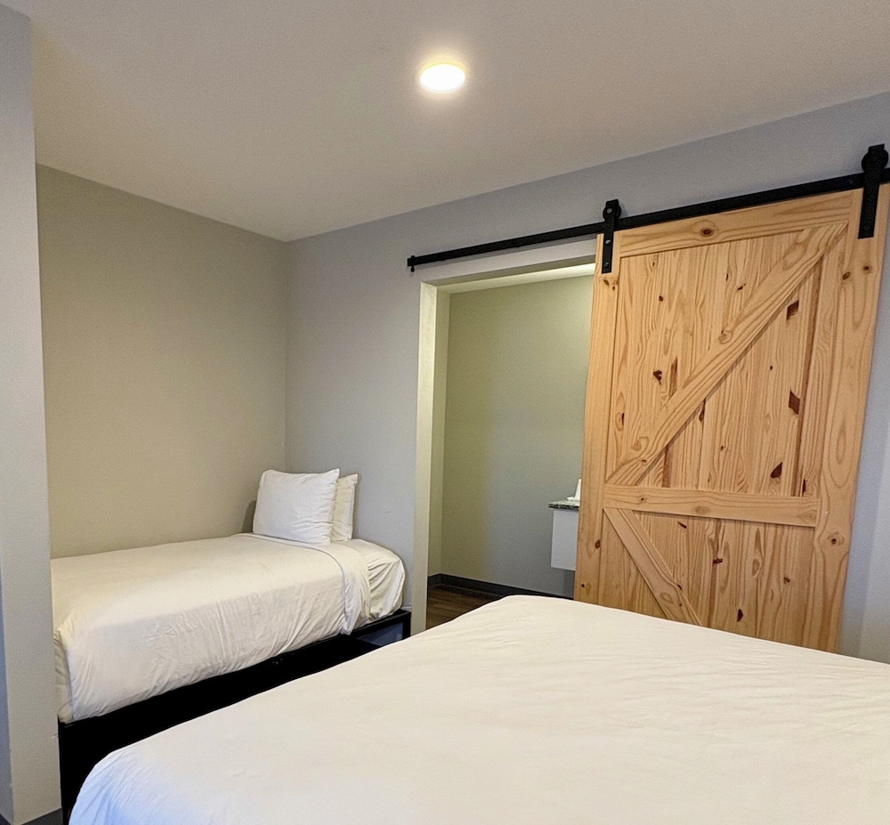 Americas Best Value Inn Wall - photo 55