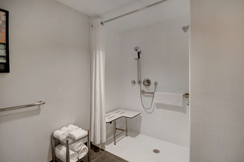 Hilton Garden Inn Terre Haute - photo 52