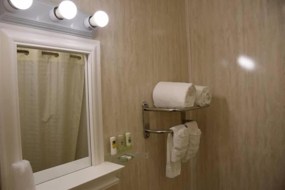 Relax Inn Elmira - photo 24