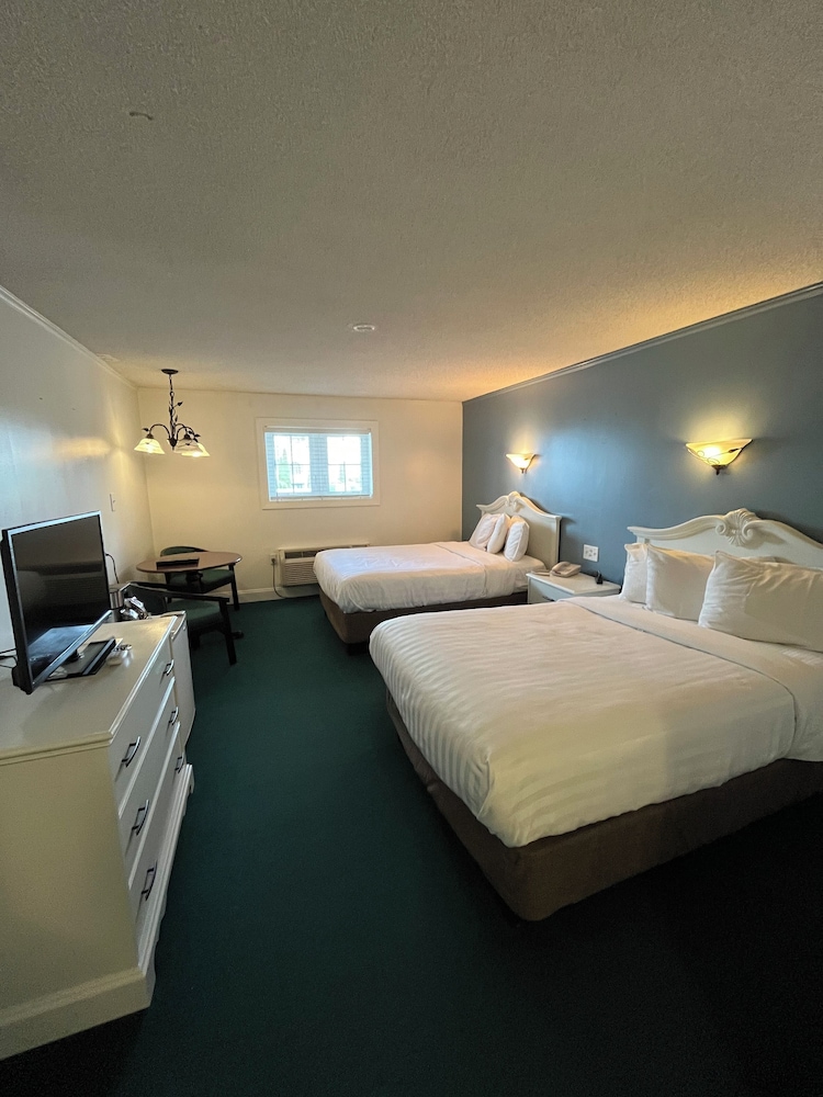 Webb's Year Round Resort - photo 3