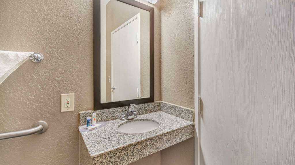 Motel 6 Humble TX Houston International Airport - photo 21