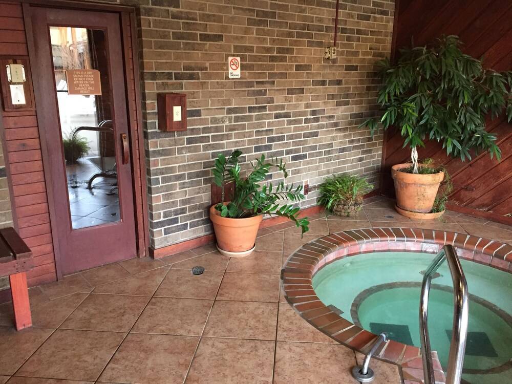 Best Western Plus Saddleback Inn & Conference Center - photo 28