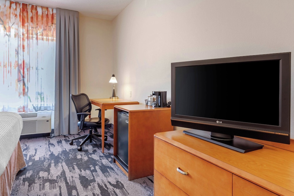 Fairfield Inn & Suites by Marriott Rockford - photo 10