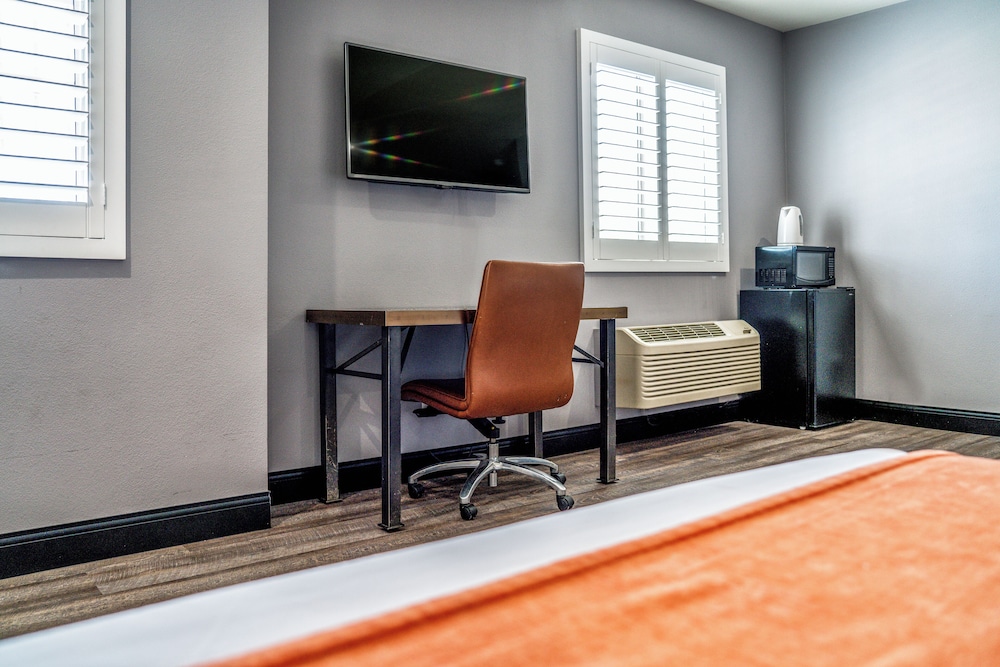 Lyfe Inn & Suites By Aga Lax Airport - photo 23