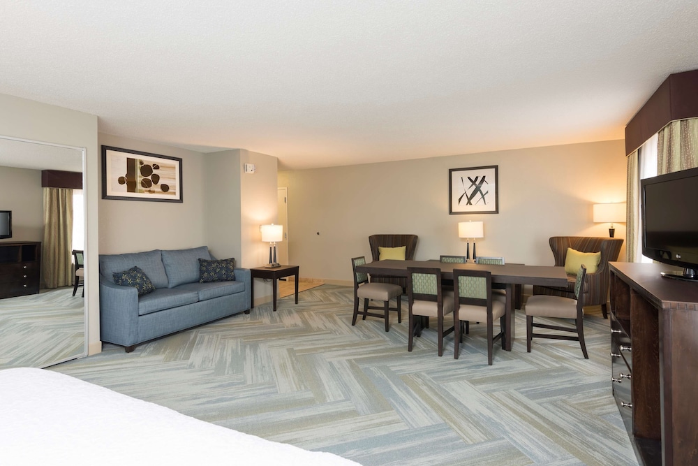 Hampton Inn Detroit Roseville - photo 15