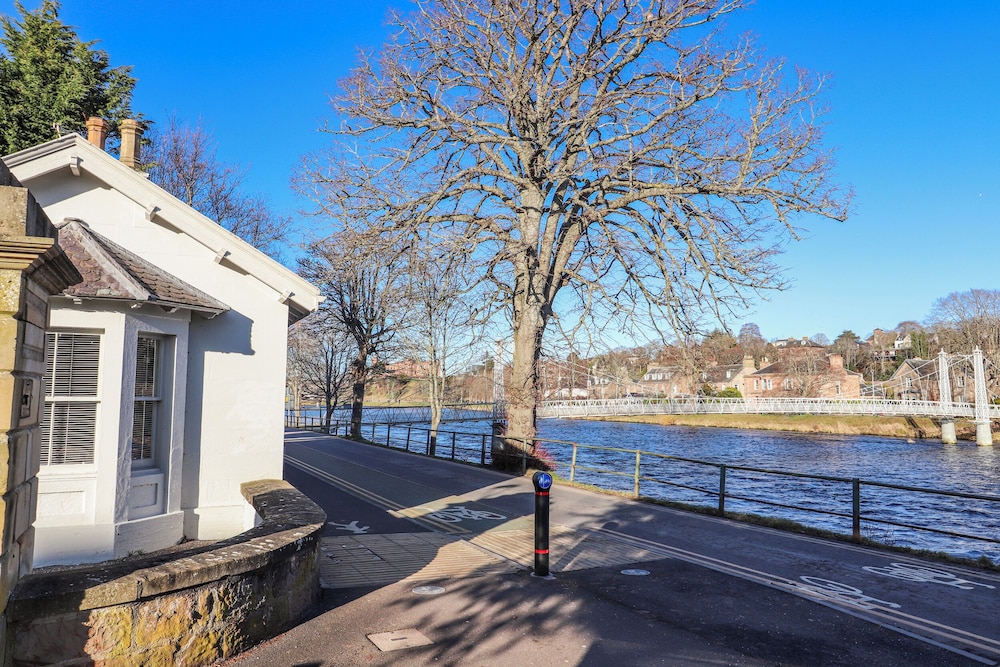 Porter's Lodge — 4-Star Luxury Hotel in Inverness, United Kingdom