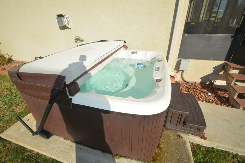 Ocean View Paradise Steps away from the Beach Will Accommodate Up To 10 People including 1 3 Fa - photo 4