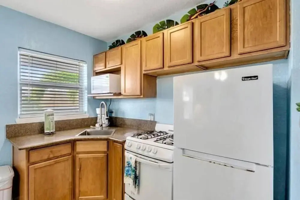 Blue Wave Motel & Suites - photo 11