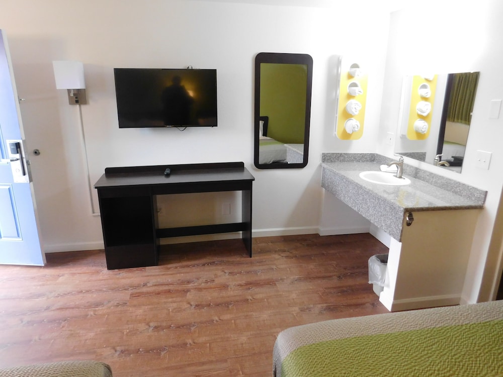 Motel 6 Burlington WA - photo 10