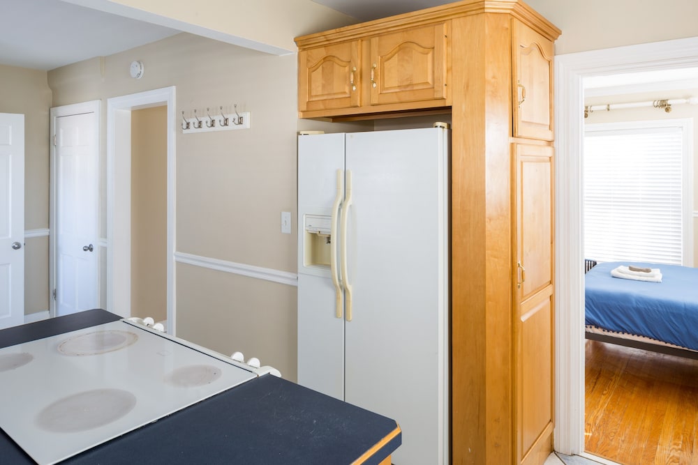 Spacious 6BR 2.5 Bath in Highlands - photo 13