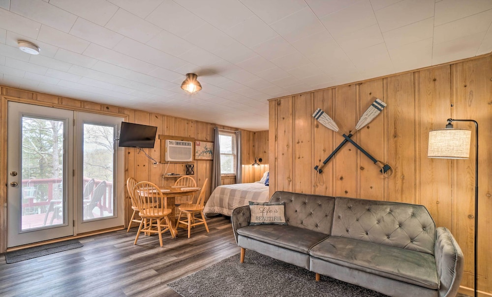 Quaint Table Rock Lake Hideout with Pool Access - photo 3