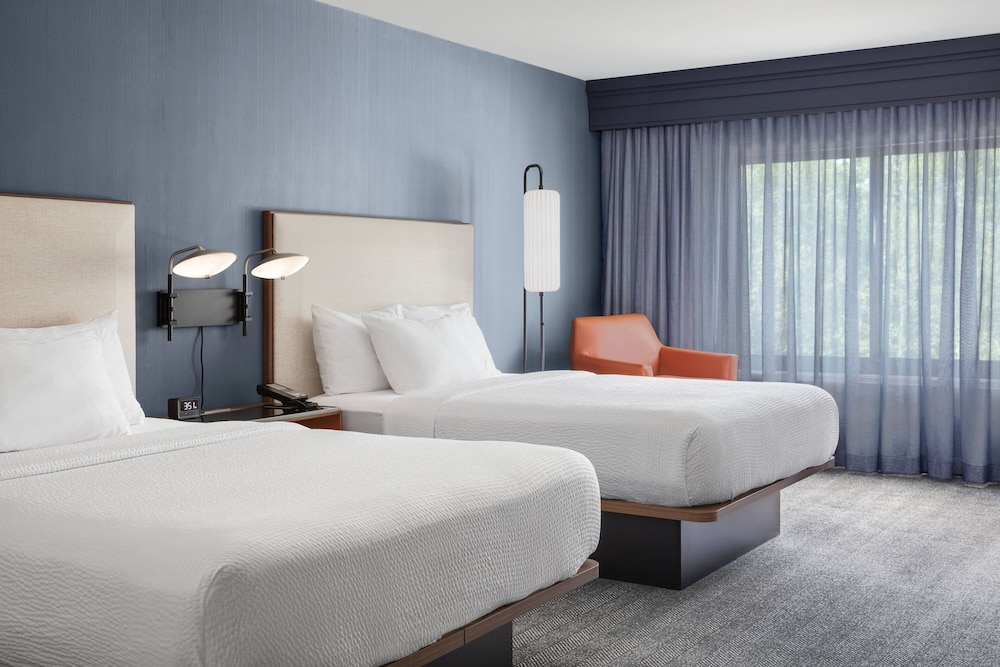 Courtyard by Marriott Portland Airport - photo 8