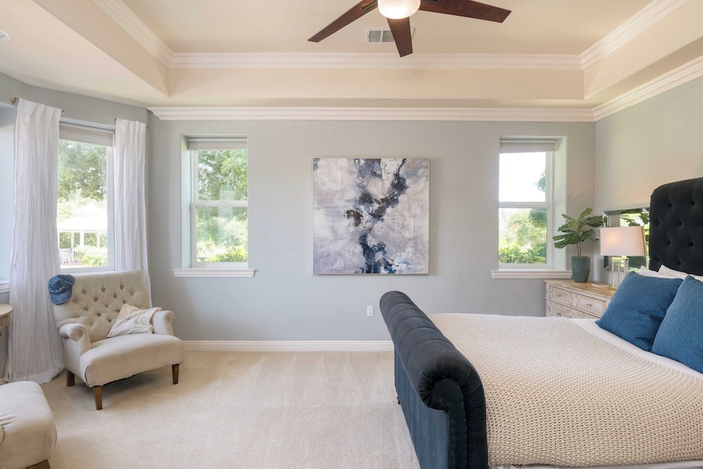 Grand Contento by AvantStay Extraordinary Estate w Pool Movie Room - photo 27