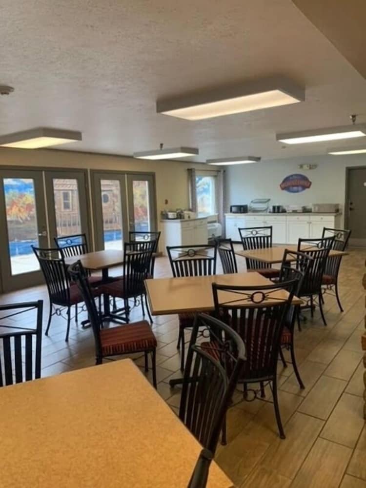 The Boardwalk Inn - photo 15