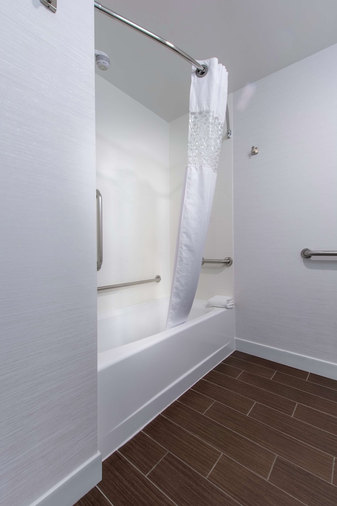 Hampton Inn Great Falls - photo 17