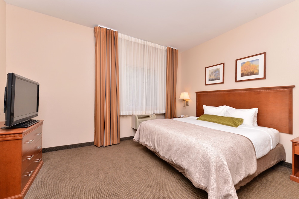 Candlewood Suites San Diego by IHG - photo 4