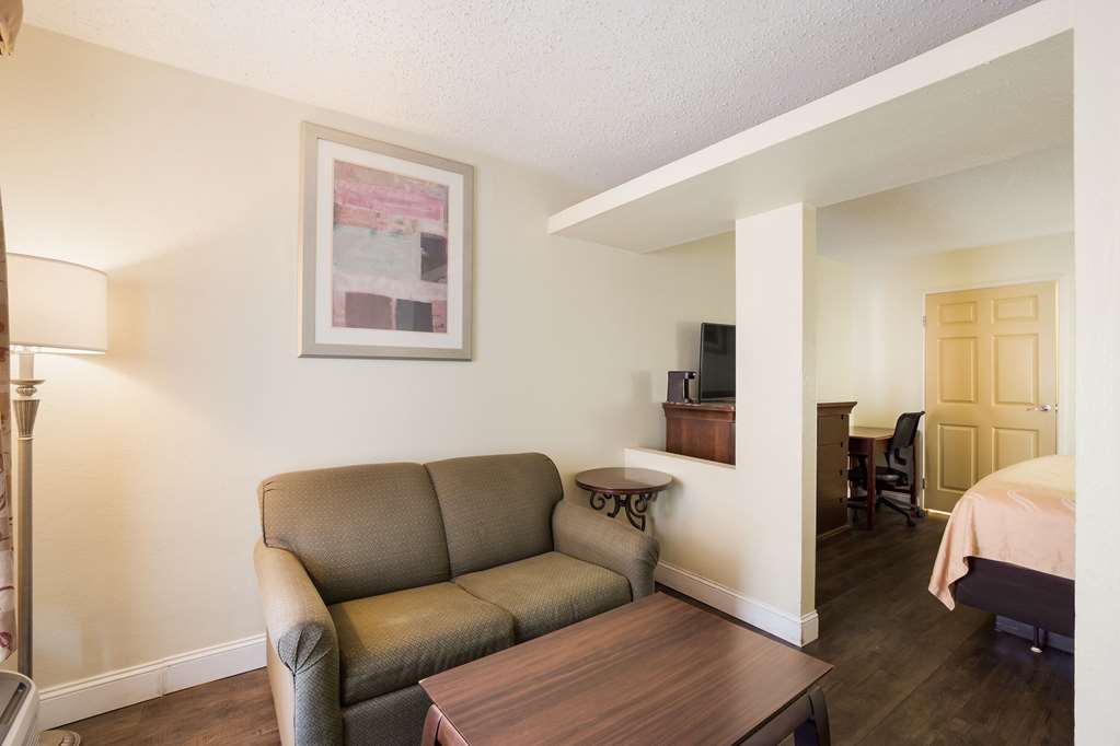 Quality Inn & Suites Conference Center Statesboro Historic District - photo 19