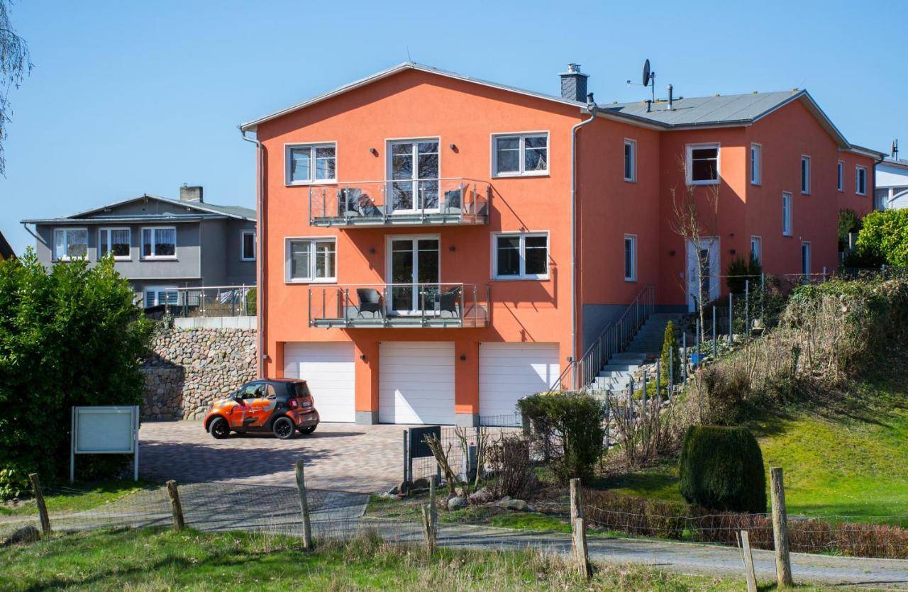 Ferienhaus Weitblick mit Seeblick mit 2 Ferienappartements — 4-Star Luxury Hotel in Ostseebad Goehren, Germany