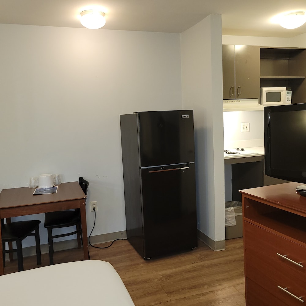 Studio 6 Extended Stay Greensboro NC I 40 - photo 6