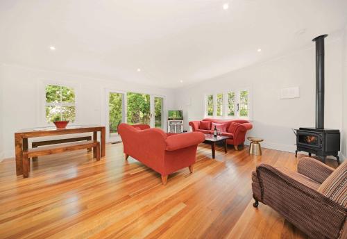 Poets Cottage Fireplace Spa Bath Scenic Treks Pet Friendly — 4-Star Luxury Hotel in Wentworth Falls, Australia