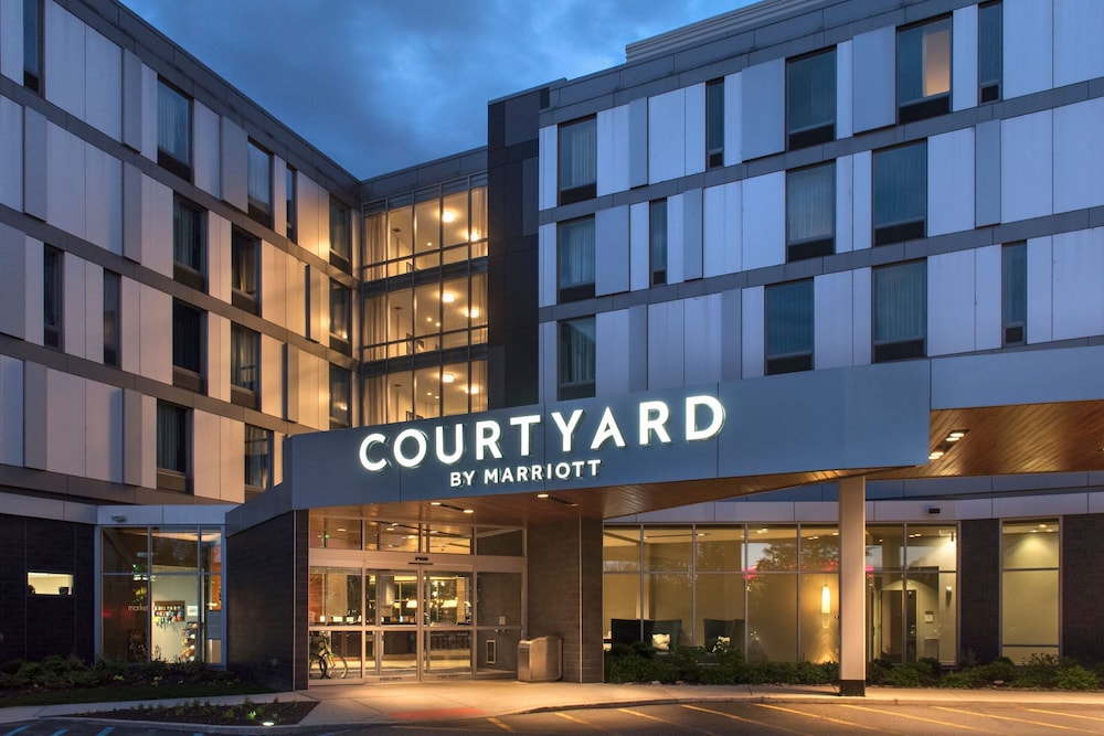 Courtyard Philadelphia South at The Navy Yard - photo 45