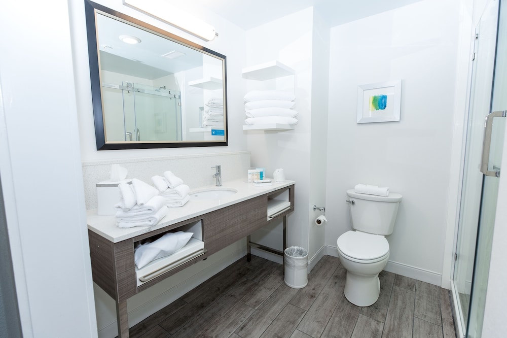 Hampton Inn & Suites Syracuse North Airport Area - photo 41