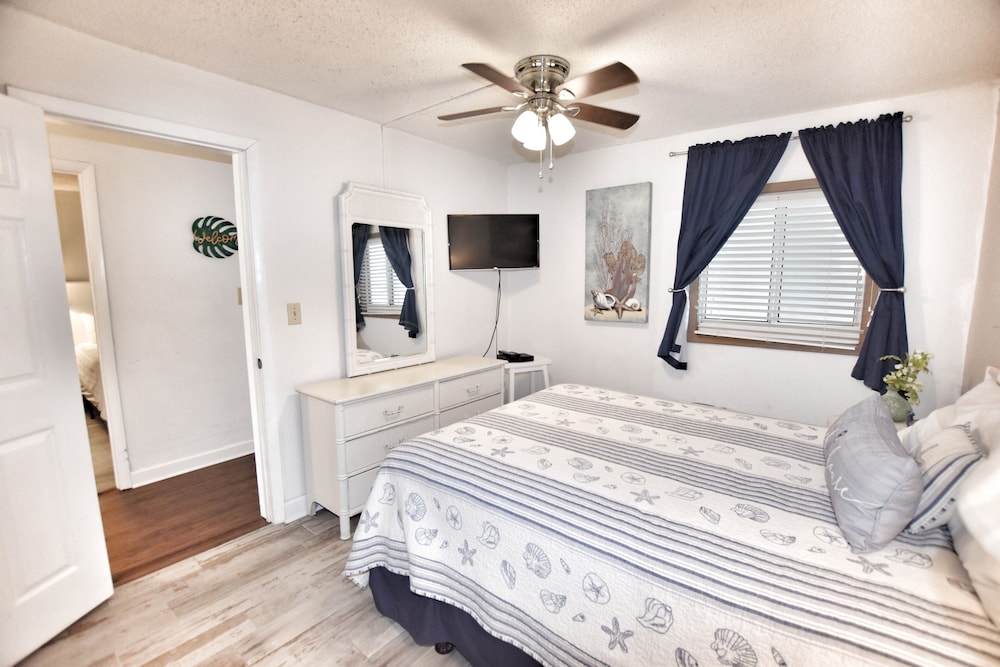 0602 Waters Edge Resort Studio Bedroom Condo by RedAwning - photo 7