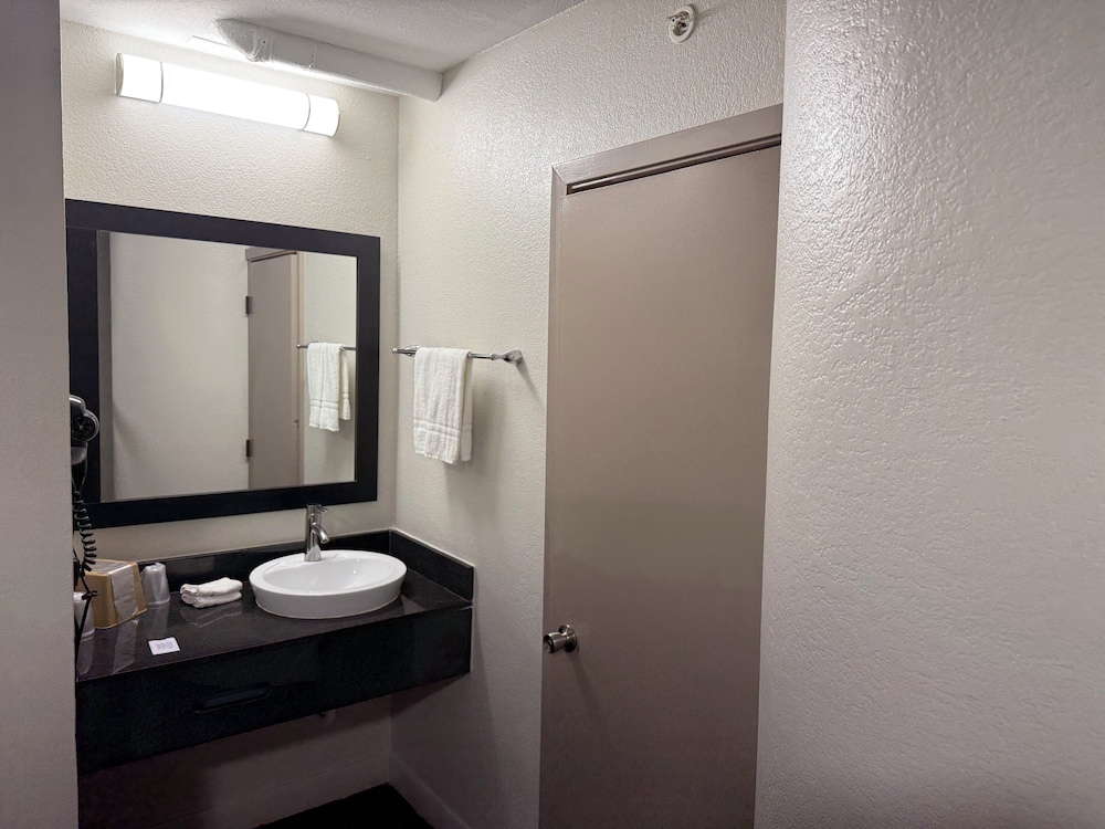 Red Roof Inn Austin Round Rock - photo 11