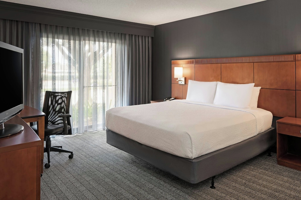 Courtyard by Marriott Anaheim Buena Park - photo 12