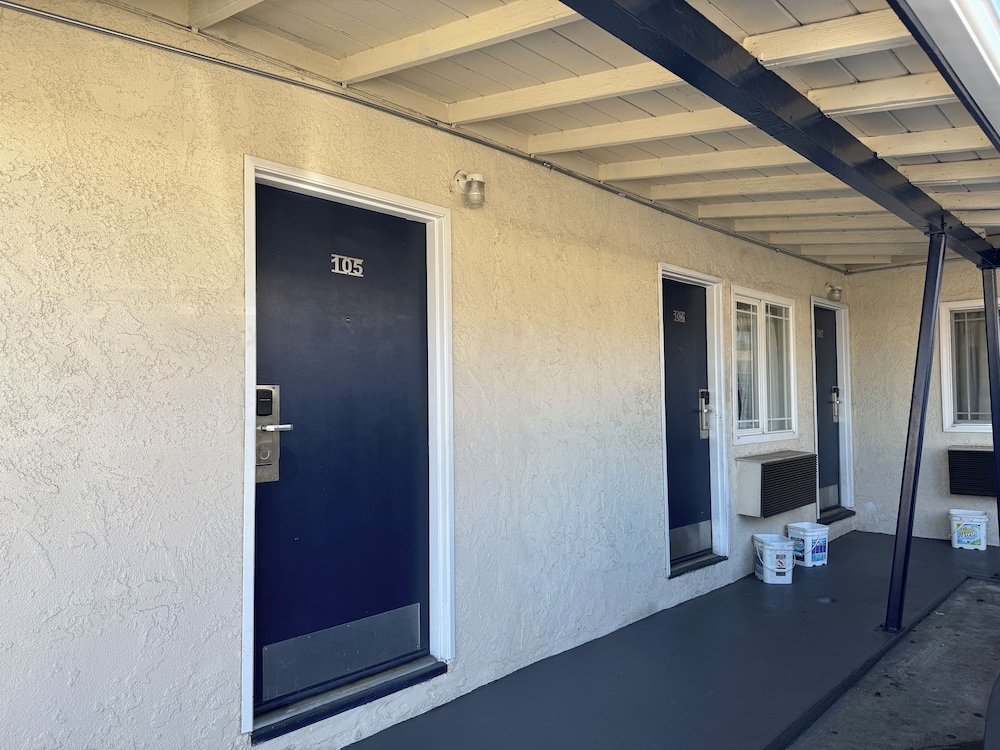Hiland Motel - photo 29