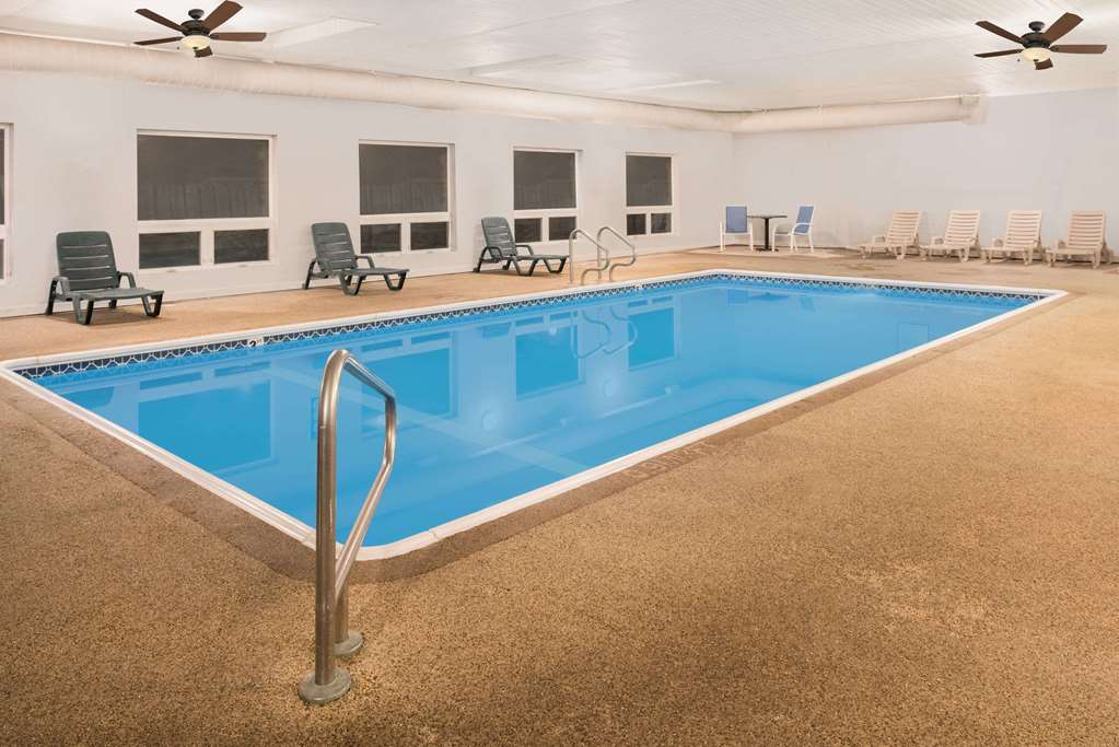 Days Inn by Wyndham Osage Beach Lake of the Ozarks - photo 3