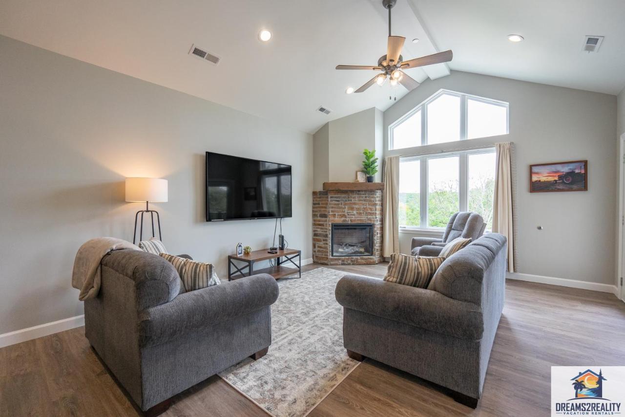 Luxury 3Br Condo Stairs Required Resort Amenities Free Tickets Included Fhg 308 in Branson, United States