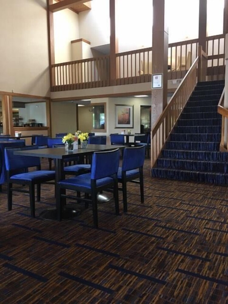 Howard Johnson by Wyndham Merrillville - photo 36