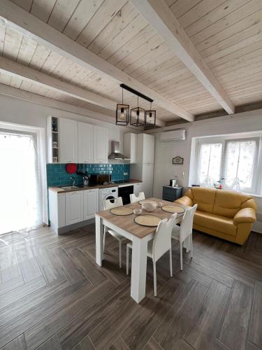 Casa vacanze Iris — 4-Star Luxury Hotel in Carbonia, Italy