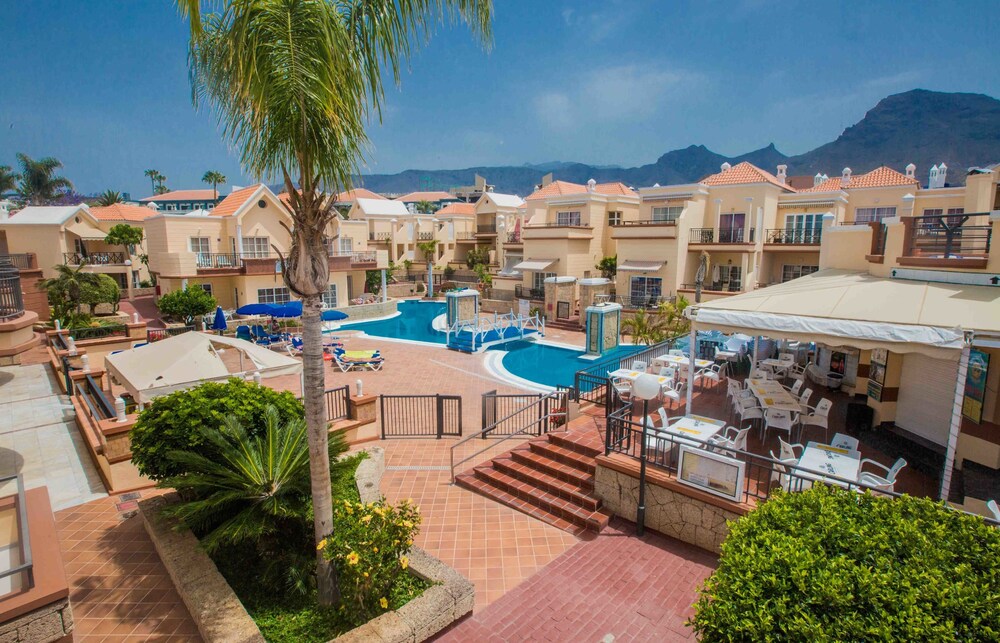 Yucca Park Aparthotel — Adeje