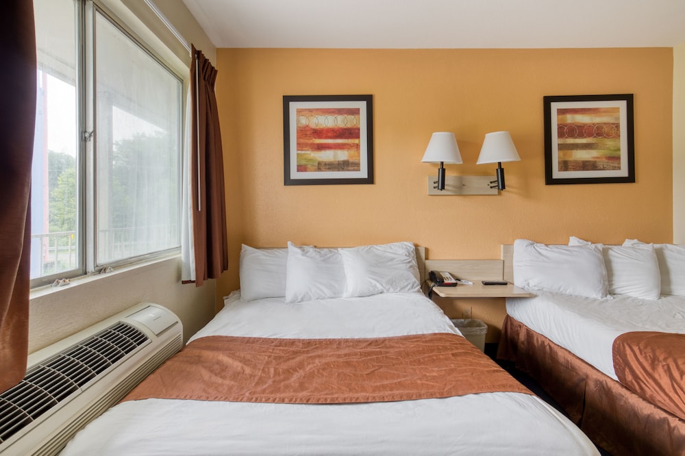 Days Inn by Wyndham New Philadelphia - photo 8